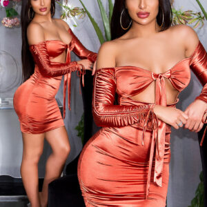 * IS Geplooide satijnen off-shoulder jurk